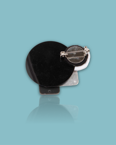 Turquoise small brooch with hand-drawn button, 3.5cm x 4.5cm.